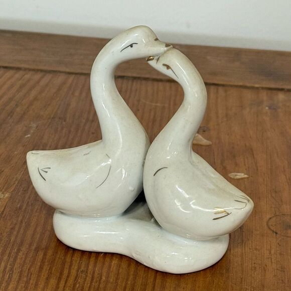 Ceramic Swan Figurine with Pink Rose - Picture 3 of 4